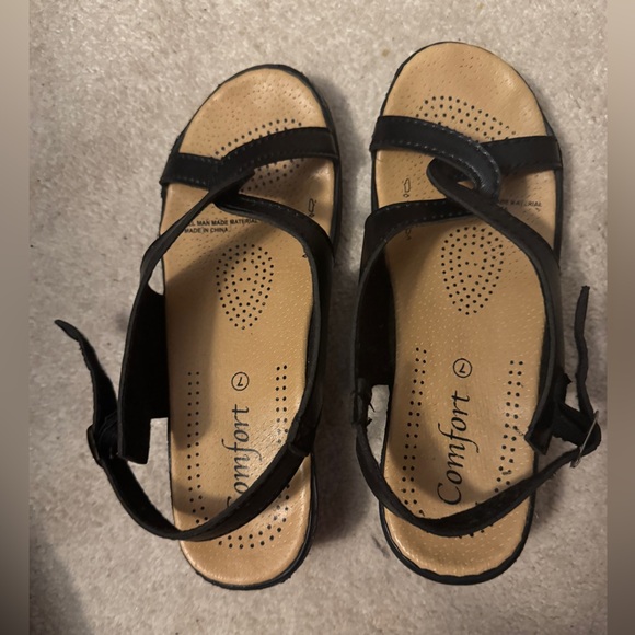 Black sandals size 7 - Picture 2 of 5